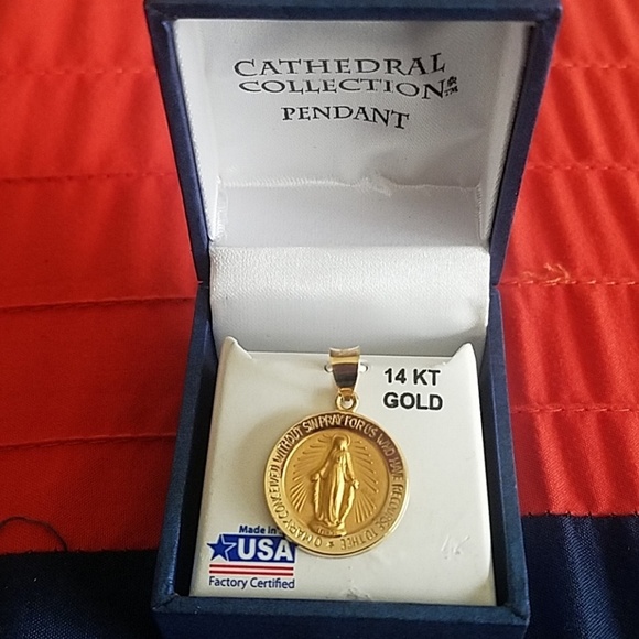 🔥SOLD 🔥14k Yellow Gold Cathedral pendant - Picture 2 of 6